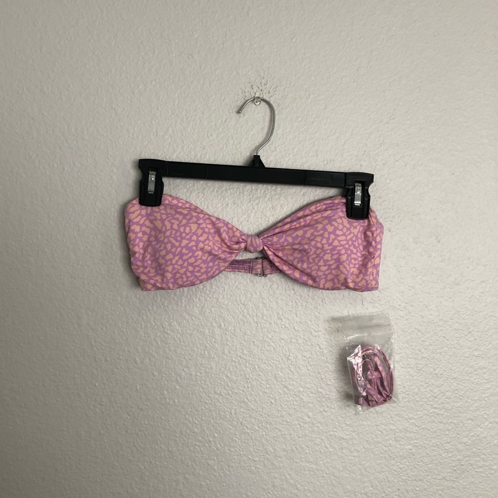 🆕 NWT Billabong pink and purple spotted print bandeau twisted bikini top